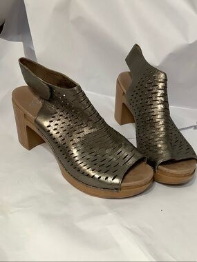 Dansko Metallic Bronze Open-Toe Slingback Block Heels Size 8.5
